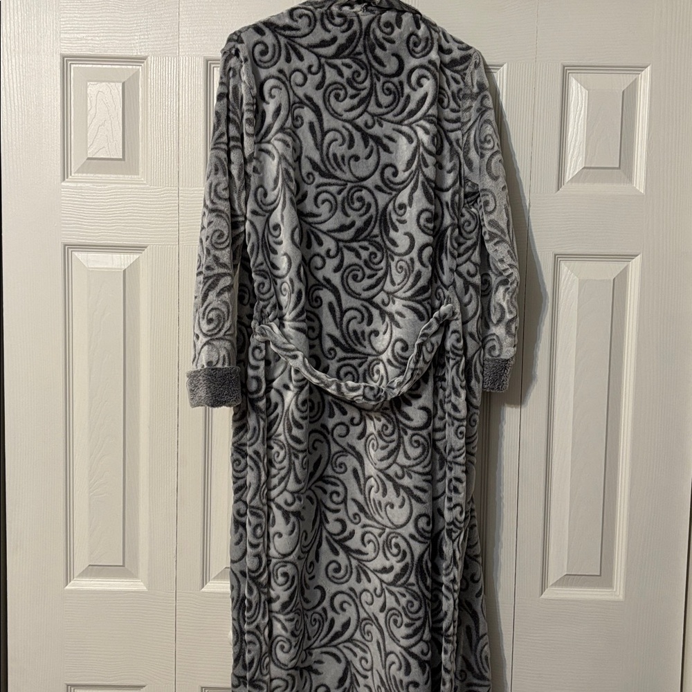 Gray Patterned Long Robe - Picture 5 of 6